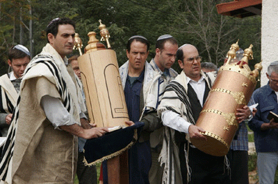 Yom-Kippur_Torahs.gif
