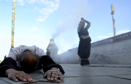 A faithful prays in Lhasa, southwest China's Tibet Autonomous Region, while celebrating the peak day of the Sakadawa Festival