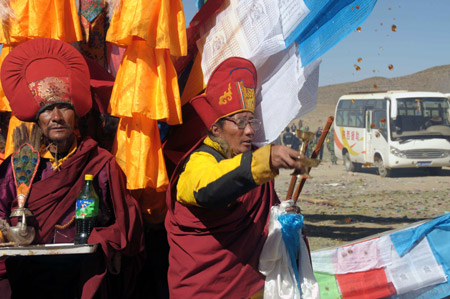 Monks pray during the peak day of the Sakadawa Festival at Kangdese Mountain region in Lhasa, southwest China's Tibet Autonomous Region