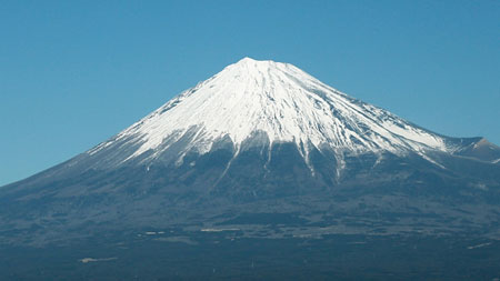 Habitantes de poblaciones cercanas al Monte Fuji pidieron tener cuidado ante una posible 'avalancha' de turistas, por la designación (Getty Images/Archivo).