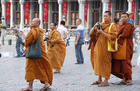 Los monjes budistas están en el ojo de las críticas por sus últimas acciones.