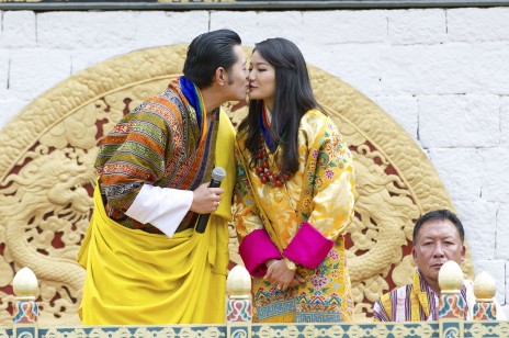 Le jeune roi du Bhoutan et son épouse lors de leur mariage en 2011 (NIVIERE/SIPA)