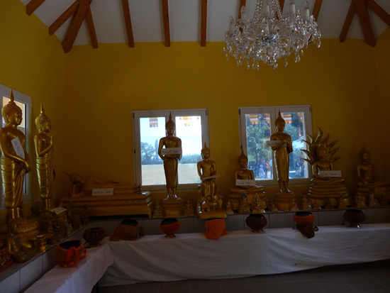 Les statues des 9 bouddhas journaliers de dimanche jusqu'à celle du jour inconnu. Les statues des 9 bouddhas journaliers de dimanche jusqu'à celle du jour inconnu.