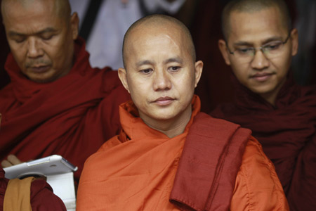 Wirathu, dans un monastère de Rangoun le 27 juin. Wirathu, dans un monastère de Rangoun le 27 juin.