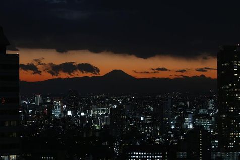 La silhouette du Mon Fuji, observée depuis Tokyo. (© Issei Kato / Reuters)