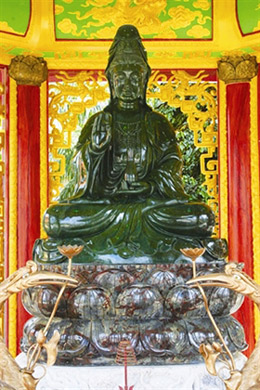 La statue trône dans un temple dans la province de Dông Nai (Sud). Photo : VNA