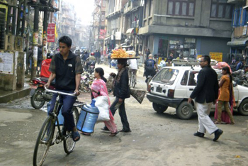 Les rues de Katmandou sont chaotiques et sales mais l'aura mystique qui se dégage de la ville charmes les visiteurs
