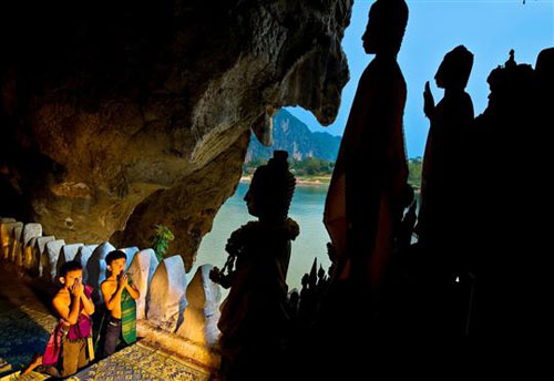 La grotte de Pak compterait 2 500 bouddhas, dont certains pourraient dater de plus de trois siècles. Photos Marc Dozier