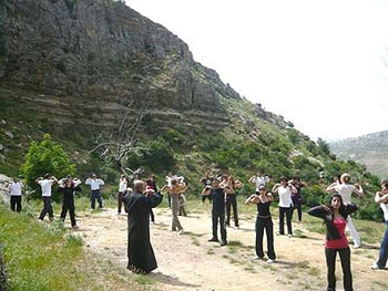 Zghank animant une séance de taï chi.