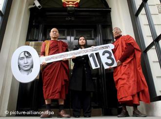 Friedensnobelpreisträgerin Aung San Suu Kyi 13 Jahre unter Arrest in ihrem eigenen Haus