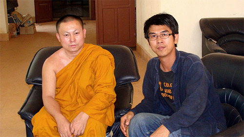 Vénérable, Directeur de LBDP et volontaire thaïlandais. © CCFD-Terre Solidaire Vénérable, Directeur de LBDP et volontaire thaïlandais. © CCFD-Terre Solidaire