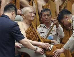 In this undated photo, Thai Supreme Patriarch Somdet Phra Nyanasamvara, 2nd left, performs a rite in Bangkok, Thailand. Thai doctors said the Supreme Patriarch, the head of the country's Buddhist monks, has died. He was 100. (AP Photo/The Nation)