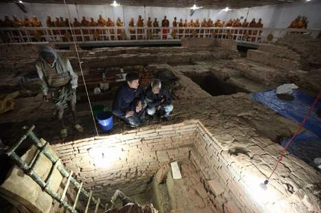 © Ira Block/National Geographic Archaeologists. De geboorteplaats van Boeddha in de Maya Devi Tempel in Lumbini, Nepal.