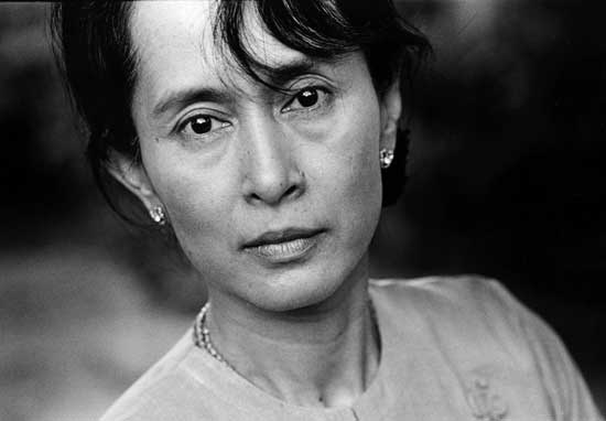 aung-san-suu-kyi-2-3.jpg