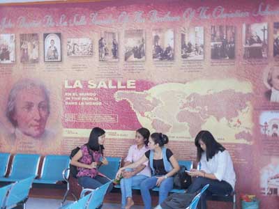 L’université De La Salle. « Chrétiens, musulmans, bouddhistes, hindouistes… à Manado personne ne se soucie des différences de religion. »