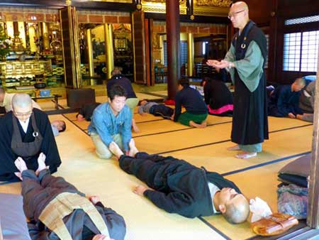 Buddhist priest Issho Fujita instructs participants in a Zen mediation workshop at Sougakuji, a Buddhist temple in Nagoya, in late April. | KYODO