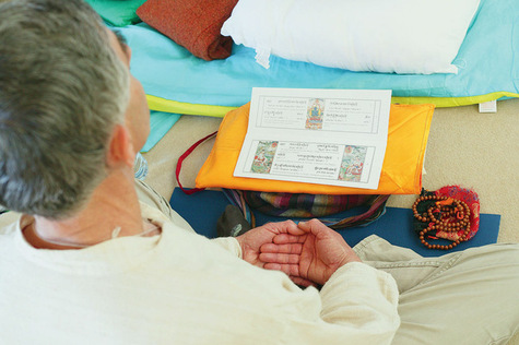 Au centre bouddhiste Dhagpo Kagyu Ling, à Saint-Léon-sur-Vézère en Dordogne. Les chercheurs spirituels revendiquent en priorité une démarche de développement personnel puis une démarche thérapeutique au sens de « transformation progressive de soi ».