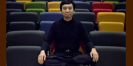 Passionné par le boudhisme, ingénieur chez Google, Chade-Meng Tan enseigne la méditation et vise à réduire le stress et à éclairer les esprits. (Peter dasilva-The New York Times Redux Rea)