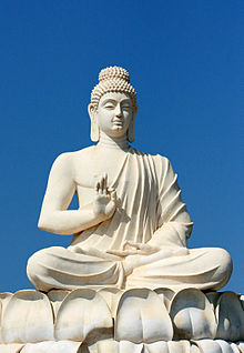 Buddha_s_statue_near_Belum_Caves_Andhra_Pradesh_India.jpg