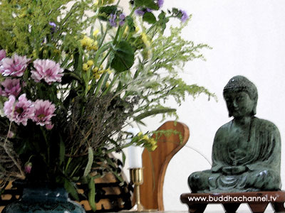 statue bouddha fleur