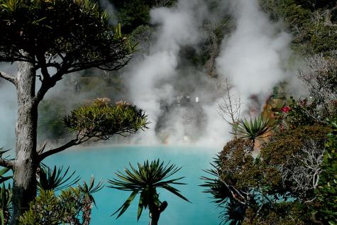 La source thermale de Kamado Jigoku à Beppu sur l’île de Kyushu.