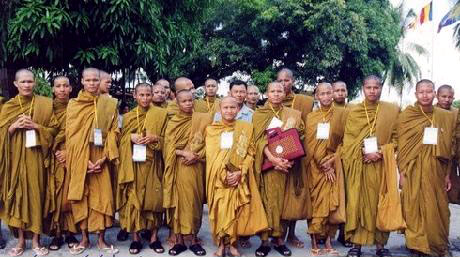 Les moines cambodgiens