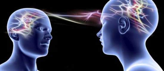 Les chercheurs s'intéressent à une possible communication cerveau à cerveau via les nouvelles technologies. Les chercheurs s'intéressent à une possible communication cerveau à cerveau via les nouvelles technologies.