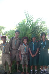Les enfants de Baan Namkhem apprennent le français avec Clémence Régaud grace au projet impulsé par le Lycée Français International de Bangkok au lendemain du tsunami de 2004