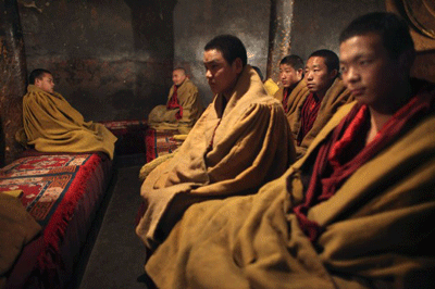 moines-tibetains-meditation.gif