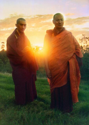 Lama Zopa Rinpoché avec son maître, Lama Yéshé, 1975