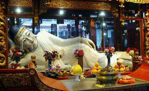Bouddha sur son lit de mot, avant d'entrer dans le Paranirvana