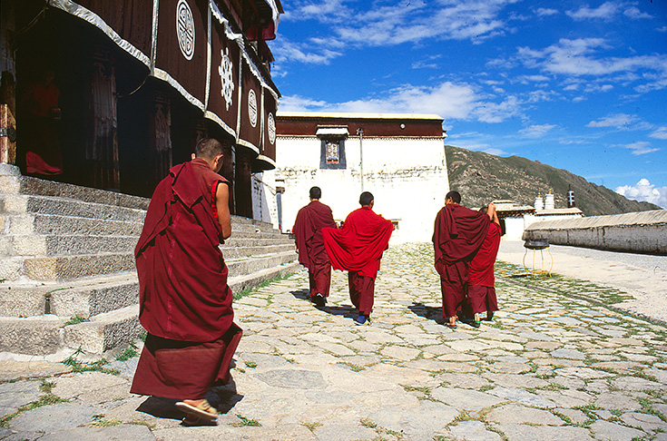 tibetan_monks-3.jpg
