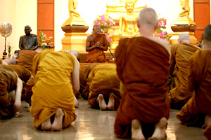 monastere-bouddhiste-nanachat-chanting.jpg