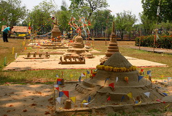 songkran-temple-sable-250.jpg