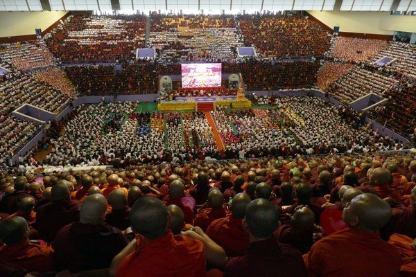 des-moines-bouddhistes-lors-ceremonie-mouvement-ma-ba-tha-pour-feter-lois-race-religion-rangoun-4-octobre-2015_0_730_400.jpg