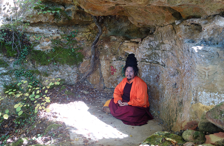 khenpo-tashi-chambre-grotte3-ulfandersen-781x512.jpg
